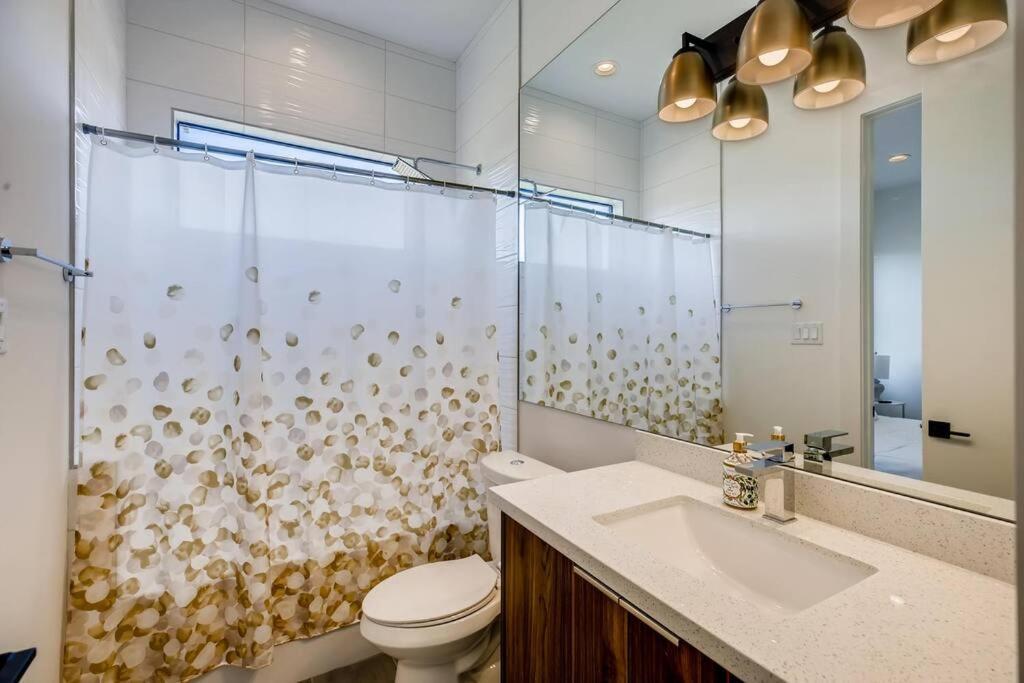 4 Story Home Mins To Downtown Houston With City Views Εξωτερικό φωτογραφία