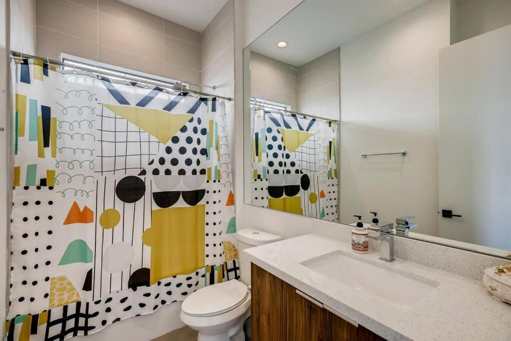 4 Story Home Mins To Downtown Houston With City Views Εξωτερικό φωτογραφία
