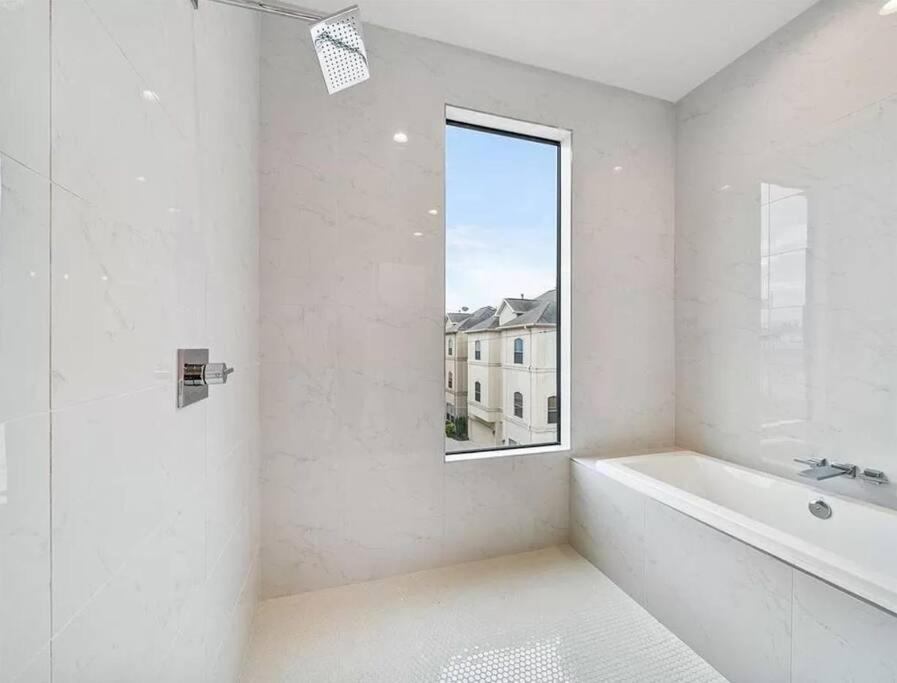 4 Story Home Mins To Downtown Houston With City Views Εξωτερικό φωτογραφία