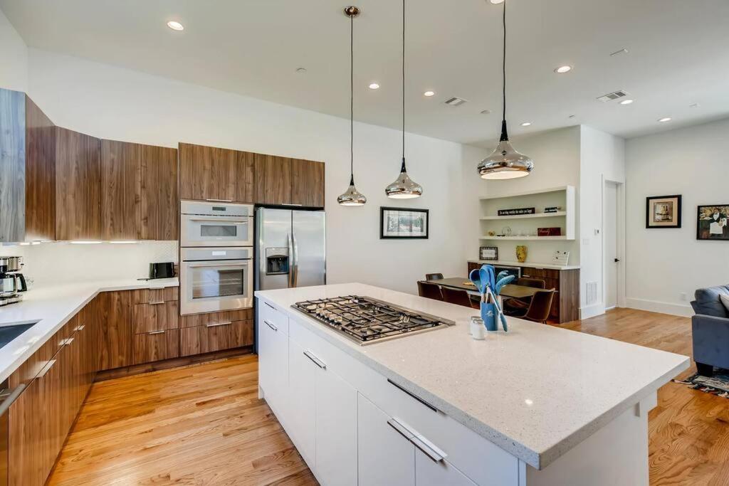 4 Story Home Mins To Downtown Houston With City Views Εξωτερικό φωτογραφία